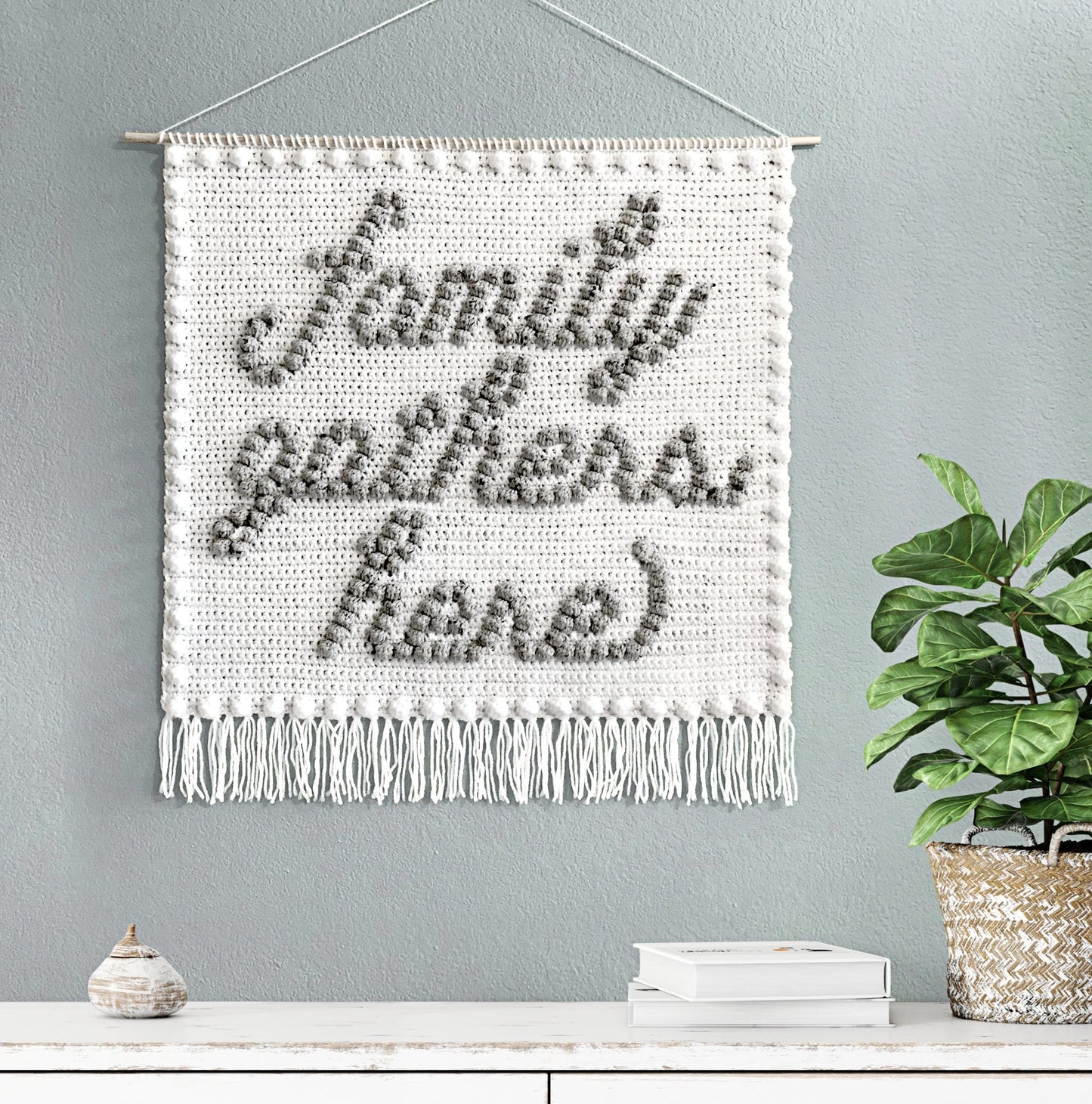 Family Gathers Here Wall Hanging | Crochet Pattern
