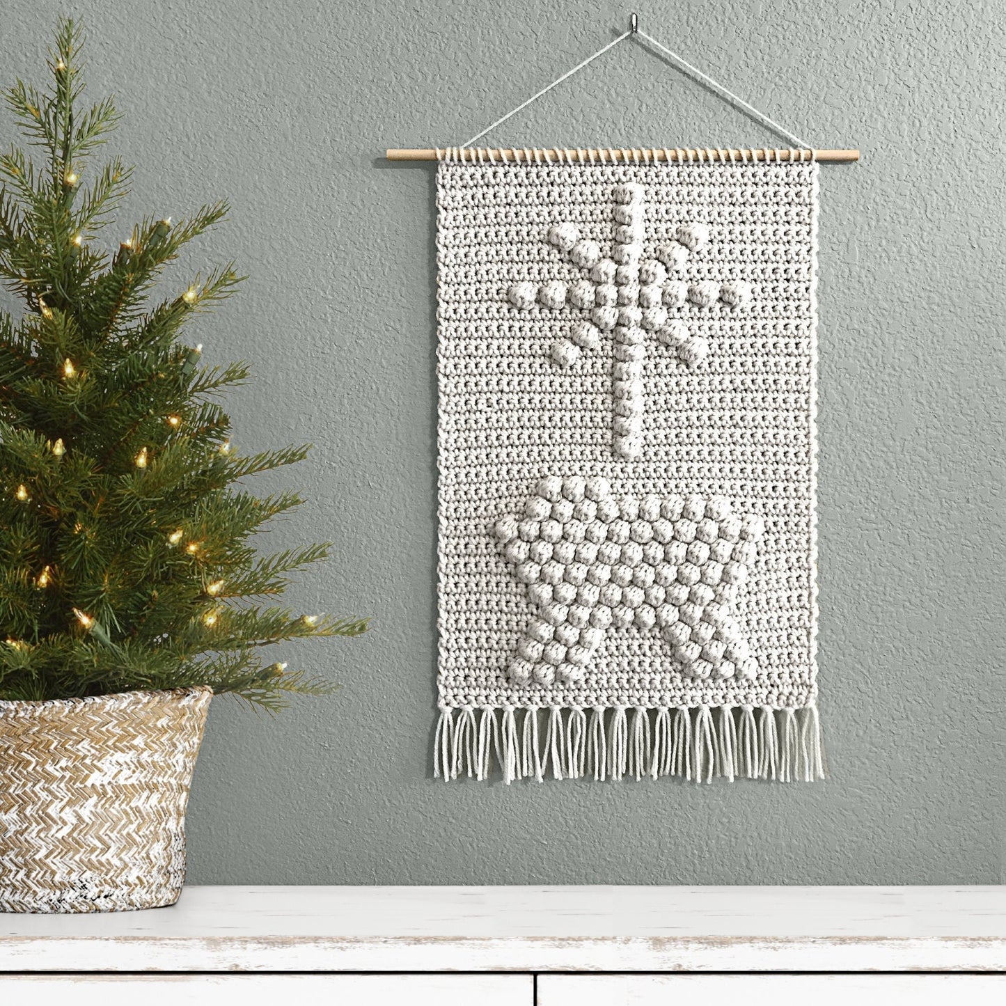 Christ is Born Wall Hanging Pattern | Crochet Pattern