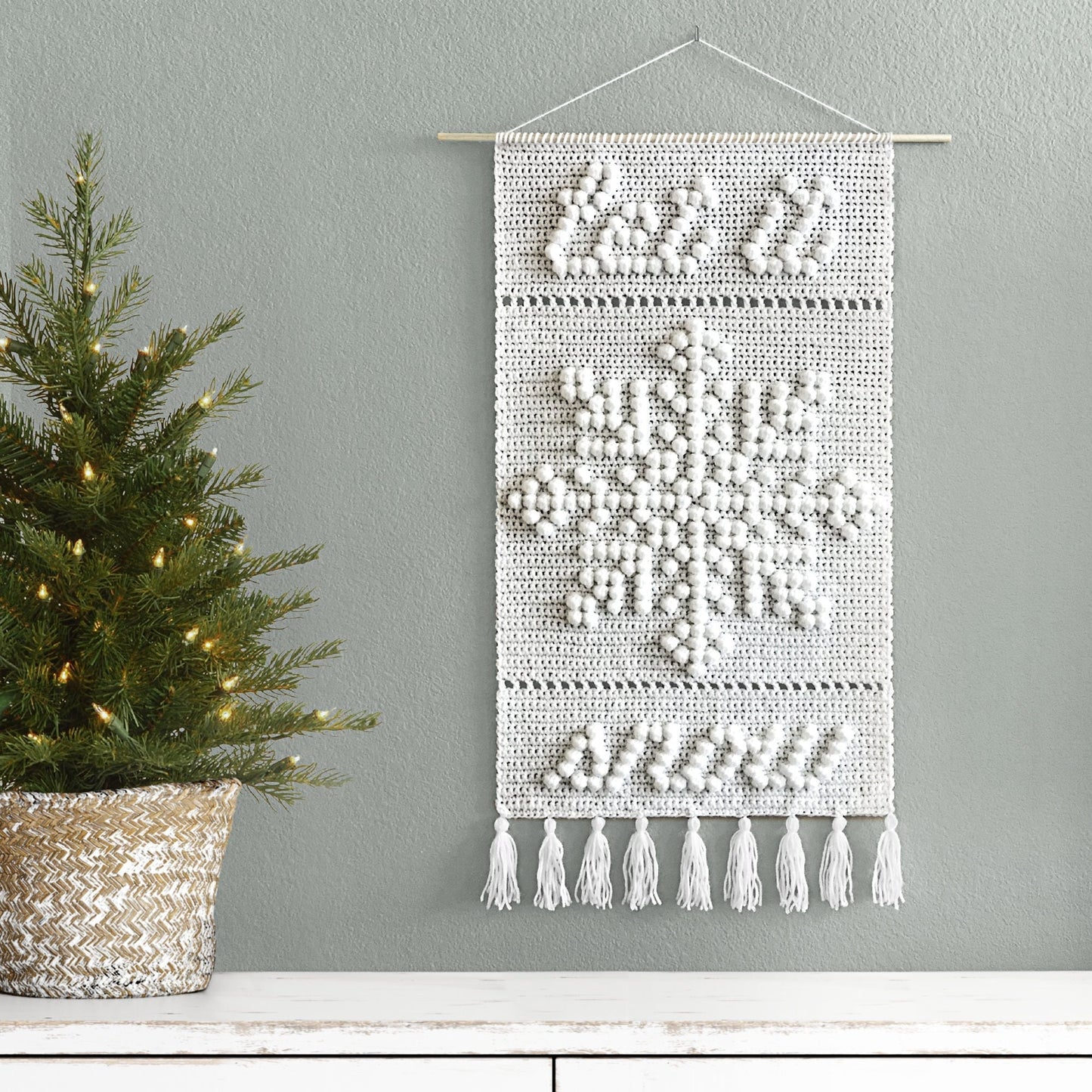 Let it Snow Wall Hanging | Crochet Pattern